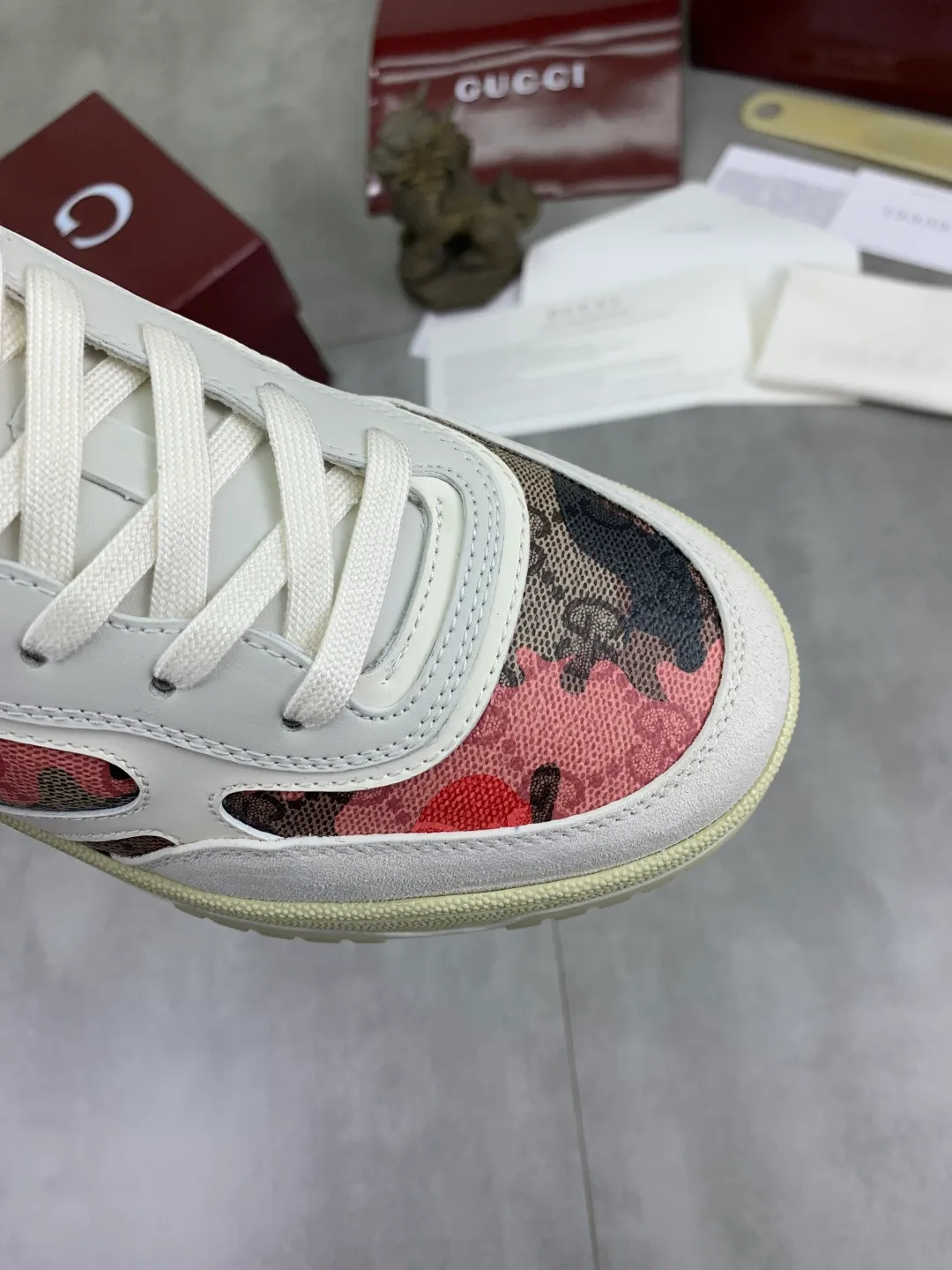 Men's shoes 💰P542 New Gucci autumn and winter low-end catwalk casual sneakers, top version! Oil edge craftsmanship. New model for early spring, creating a perfect style, cool and sassy, ​​c-position fashionable wear, classic shoe style with retro and futuristic feel, showing exquisite texture! Open mold to customize high-density outsole. Comes fully packaged. Size: 40-45 Fabric: Imported calfskin punching Lining: Imported original towel lining